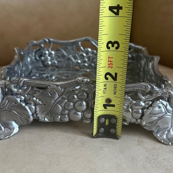 Arthur Court Tuscan Grapevine Cocktail Footed Napkin Box with Beverage Napkins - Picture 9 of 10